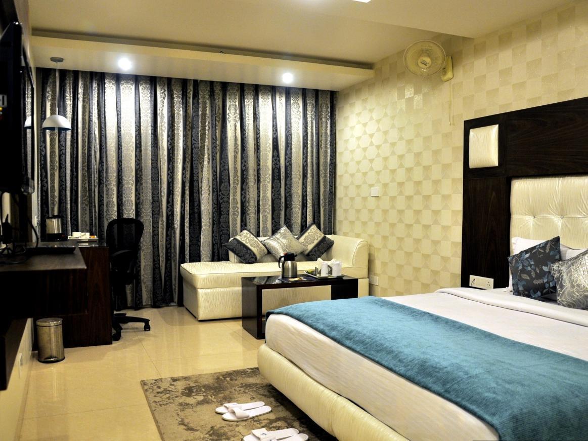 Hotel Diamond Plaza Chandīgarh Dış mekan fotoğraf