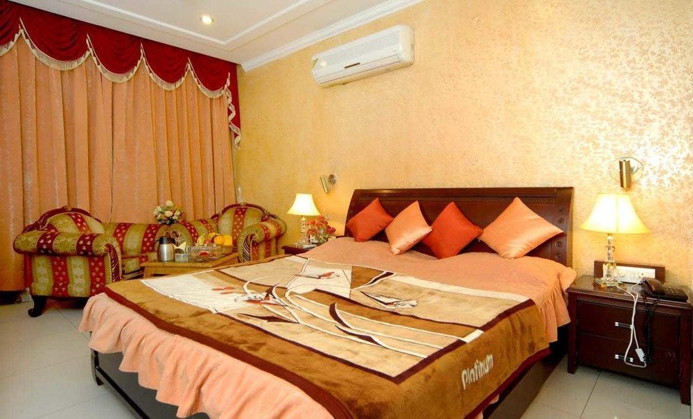 Hotel Diamond Plaza Chandīgarh Dış mekan fotoğraf