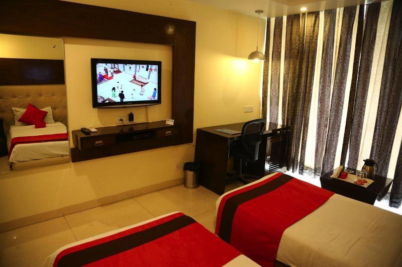 Hotel Diamond Plaza Chandīgarh Dış mekan fotoğraf