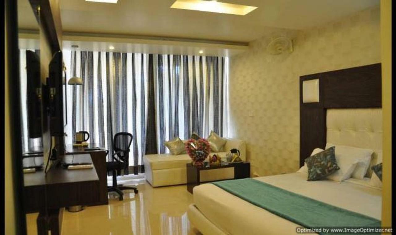 Hotel Diamond Plaza Chandīgarh Dış mekan fotoğraf