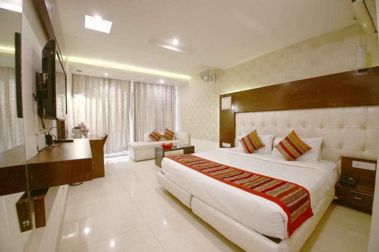 Hotel Diamond Plaza Chandīgarh Dış mekan fotoğraf