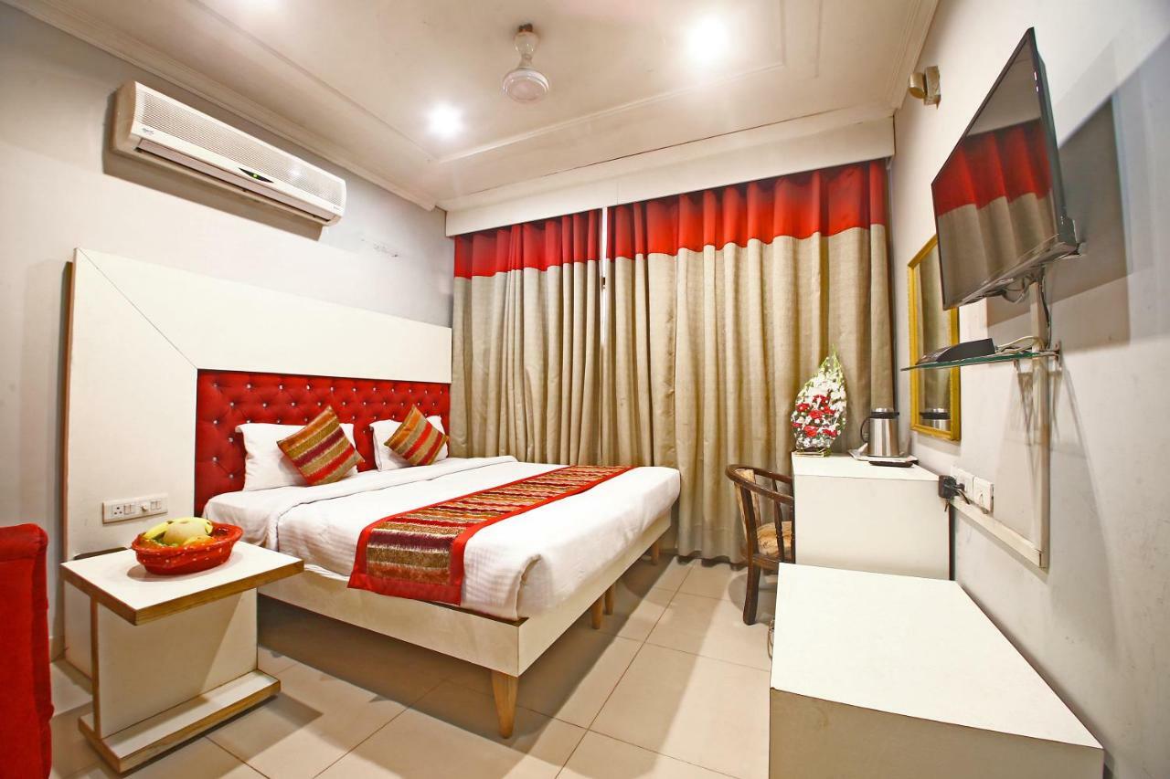 Hotel Diamond Plaza Chandīgarh Dış mekan fotoğraf