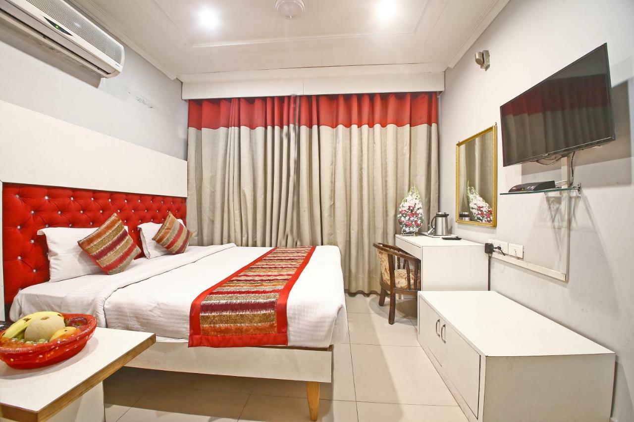 Hotel Diamond Plaza Chandīgarh Dış mekan fotoğraf