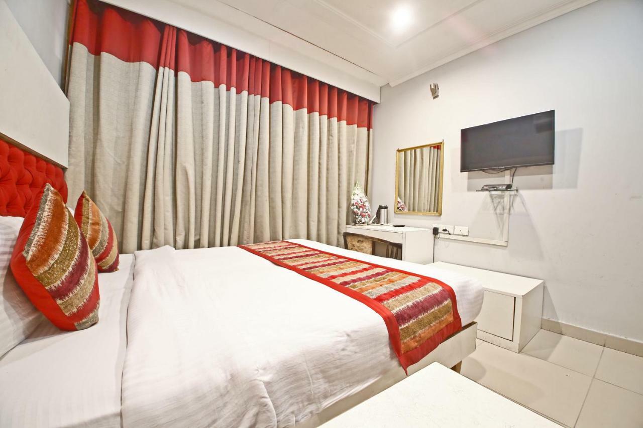 Hotel Diamond Plaza Chandīgarh Dış mekan fotoğraf