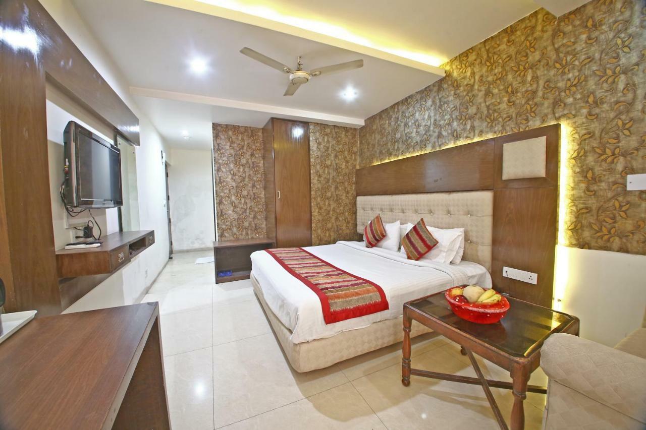Hotel Diamond Plaza Chandīgarh Dış mekan fotoğraf