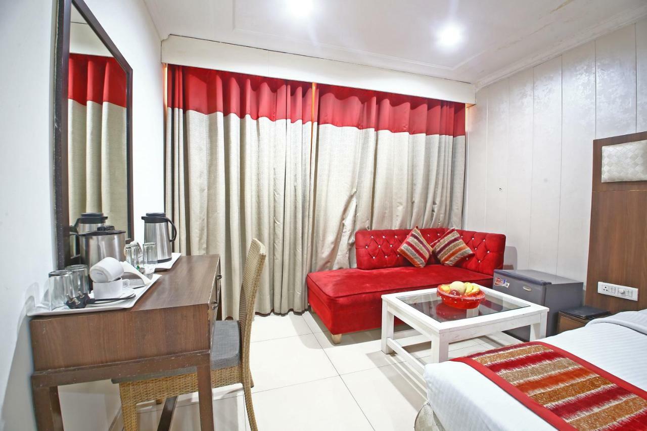 Hotel Diamond Plaza Chandīgarh Dış mekan fotoğraf