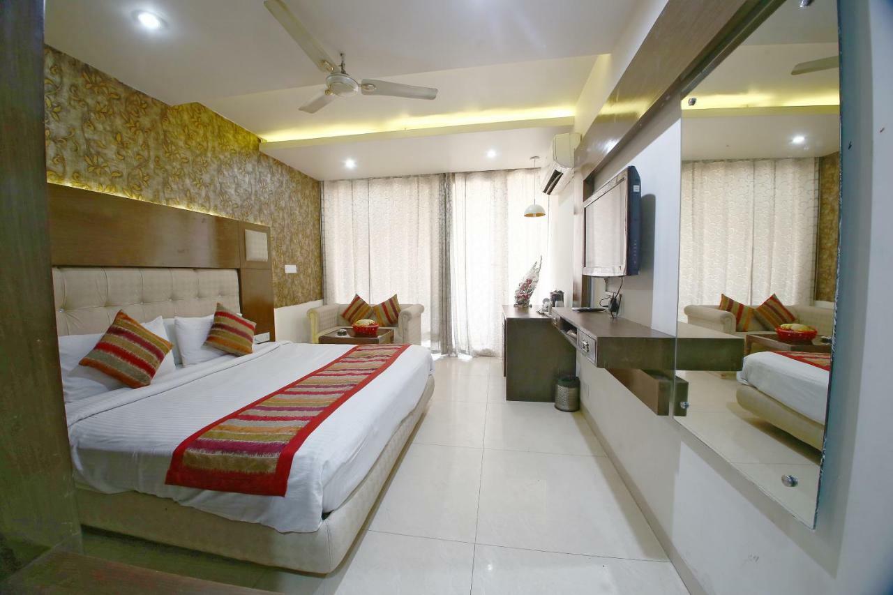 Hotel Diamond Plaza Chandīgarh Dış mekan fotoğraf