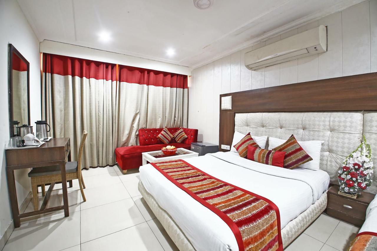 Hotel Diamond Plaza Chandīgarh Dış mekan fotoğraf