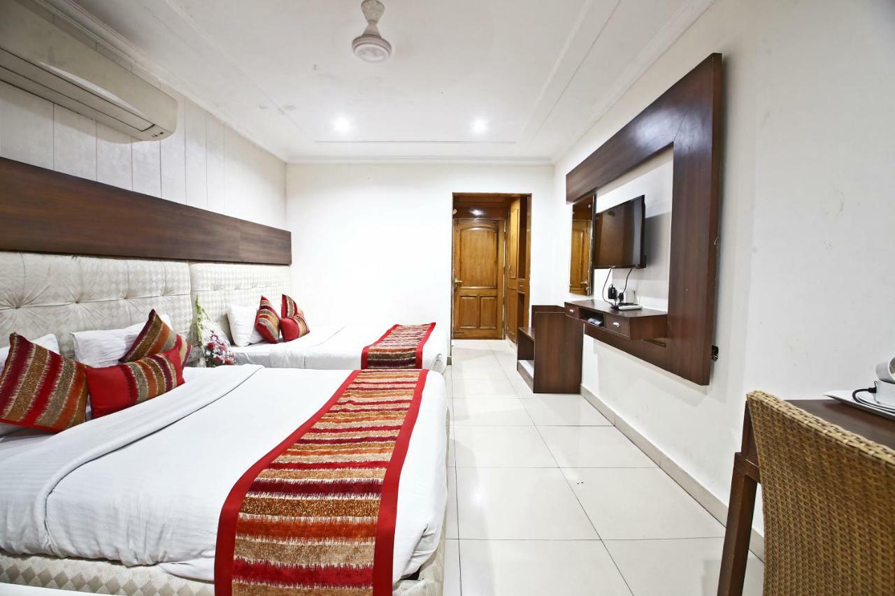Hotel Diamond Plaza Chandīgarh Dış mekan fotoğraf