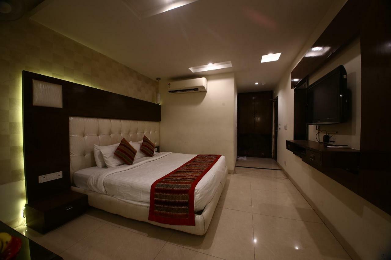 Hotel Diamond Plaza Chandīgarh Dış mekan fotoğraf