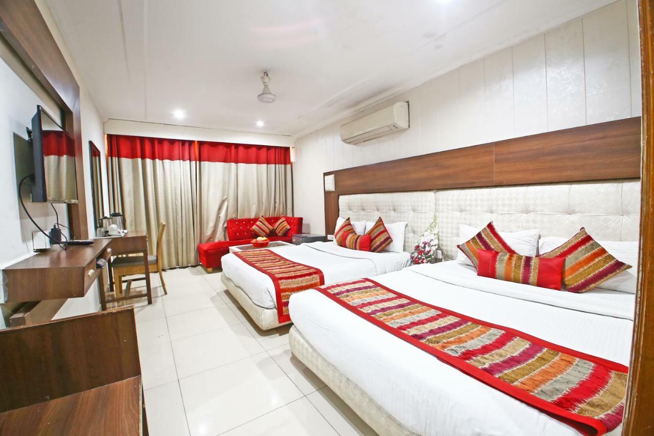 Hotel Diamond Plaza Chandīgarh Dış mekan fotoğraf
