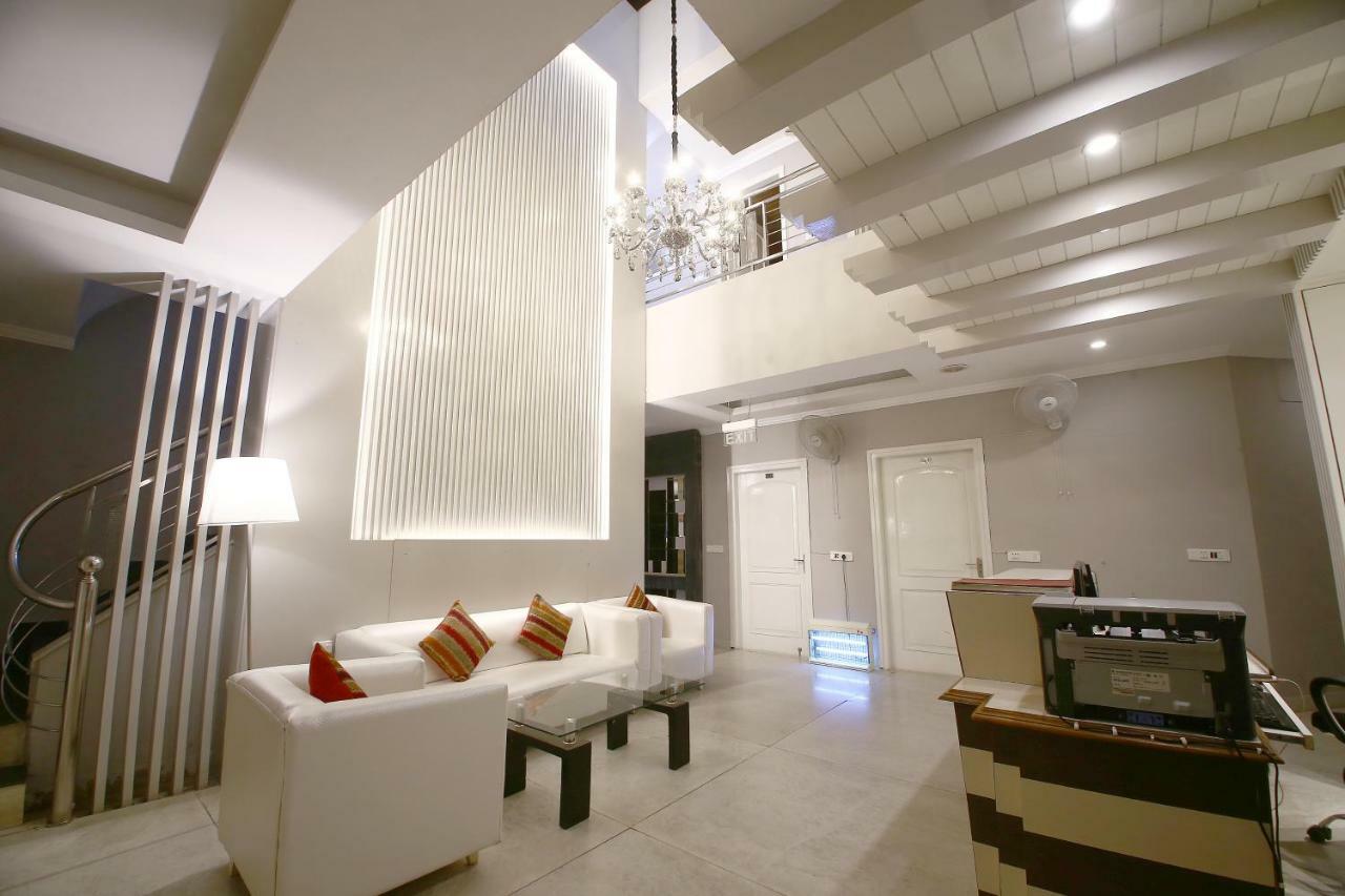 Hotel Diamond Plaza Chandīgarh Dış mekan fotoğraf