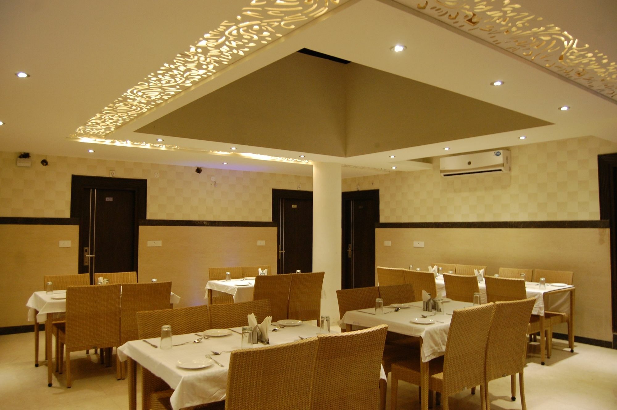 Hotel Diamond Plaza Chandīgarh Dış mekan fotoğraf