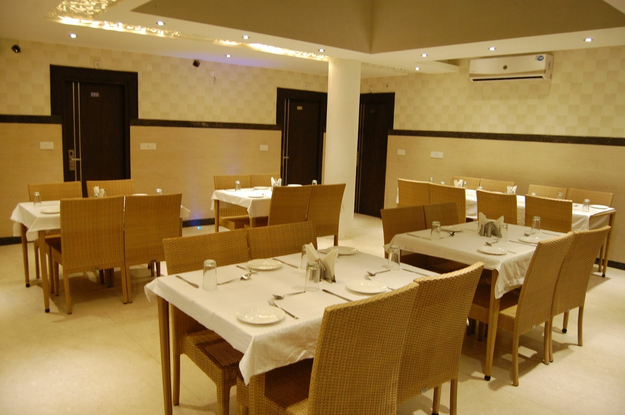 Hotel Diamond Plaza Chandīgarh Dış mekan fotoğraf