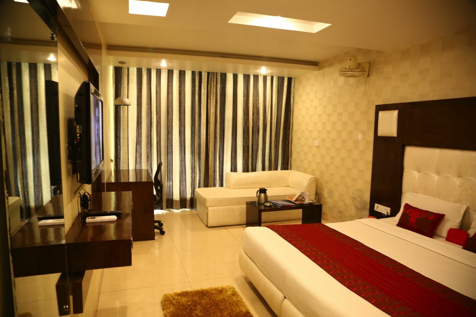 Hotel Diamond Plaza Chandīgarh Dış mekan fotoğraf